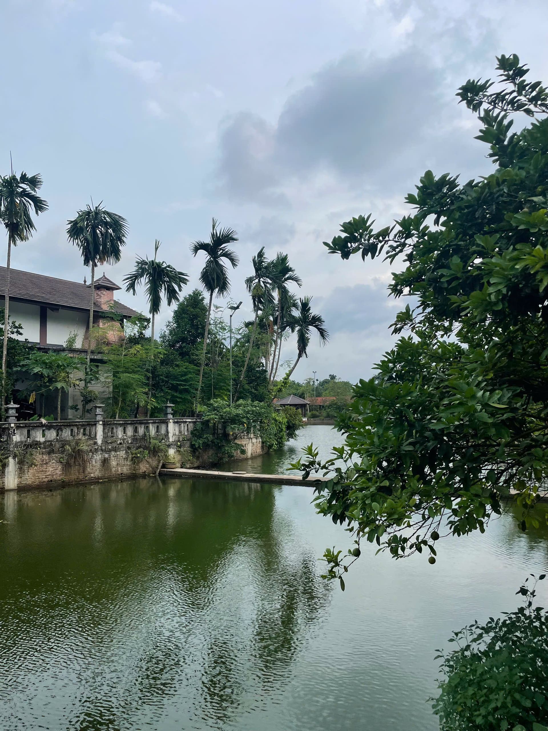 Villa bên hồ
