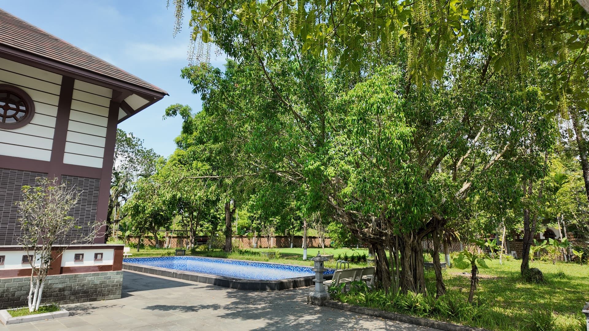 Villa bể bơi ngày